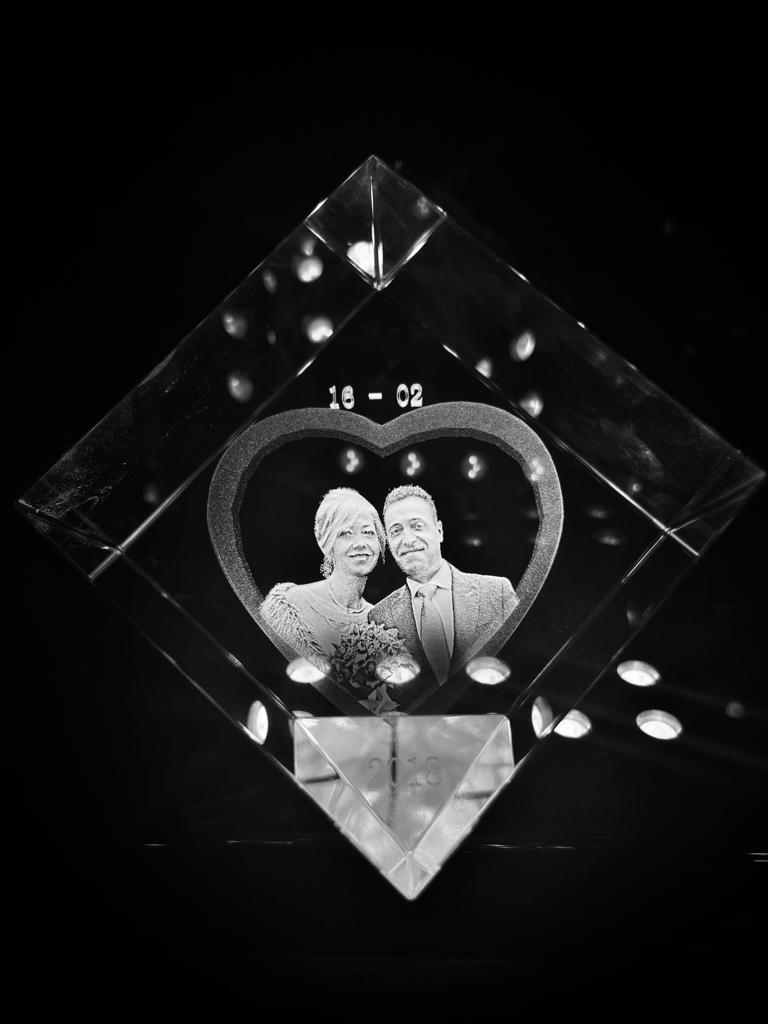 Ideas de Regalos Únicas y Memorables para la Boda de tu Mejor Amigo Kristalaser